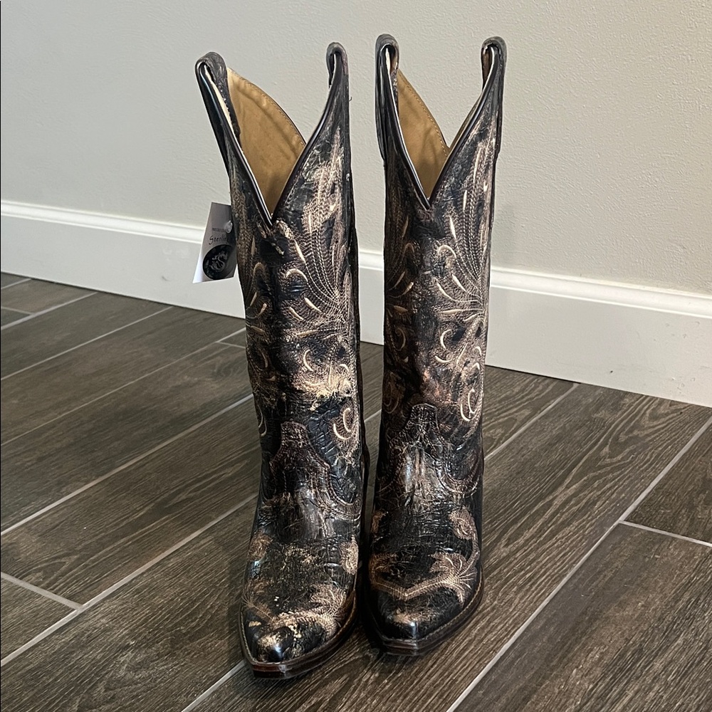 Brown Embroidered Heeled Boots NWT - Picture 2 of 9
